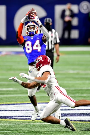 Kyle Pitts Catching Football During Game Wallpaper