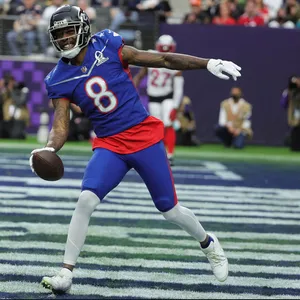 Kyle Pitts Celebration During Football Game Wallpaper