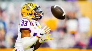 L S U Football Player Catching Ball Wallpaper