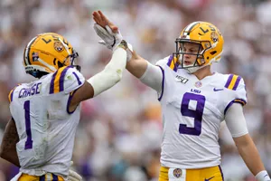 L S U Football Players High Five Wallpaper