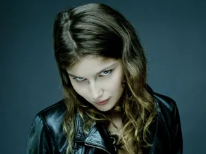 Laetitia Casta Glowing Under The Spotlight Wallpaper