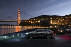 Lamborghini Urus: A Blend Of Luxury, Performance, And Power Wallpaper