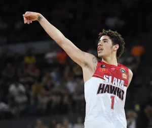 Lamelo Ball Shooting Pose Wallpaper