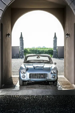 Lancia Flaminia Classic Car Archway Wallpaper