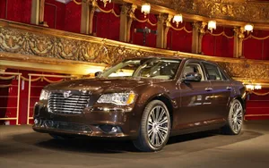 Lancia Thema Luxury Sedan Opera House Wallpaper