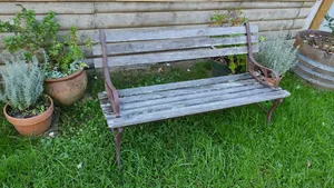 Languishing Old Bench Wallpaper