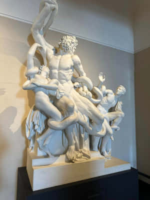 Laocoonand Sons Strugglewith Serpents Sculpture Wallpaper