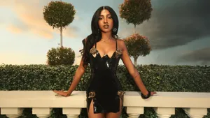 Lara Katseye Elegant Evening Look Wallpaper