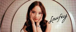 Laufey Signature Pose Wallpaper