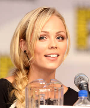 Laura Vandervoort Speaking Event Wallpaper