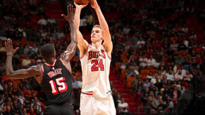 Lauri Markkanen Chicago Bulls Versus Toronto Raptors Wallpaper