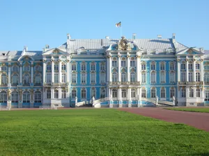 Lawn Of Catherine Palace Wallpaper