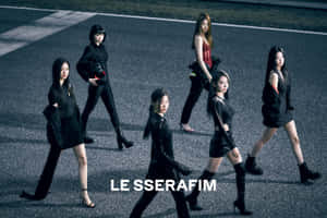 Le Sserafim Powerful Group Walk Wallpaper