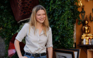 Lea Seydoux In Midnight In Paris Wallpaper