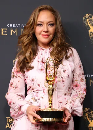 Leah Remini Emmy Awards Trophy Wallpaper