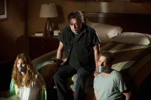 Legendary Actor Tim Curry In A Classic Black And White Photo Wallpaper