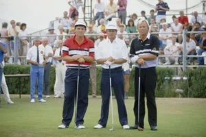 Legendary Golfer Mark Calcavecchia In Action Wallpaper