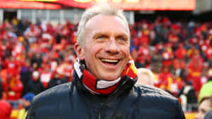 Legendary Nfl Quarterback Joe Montana Wallpaper