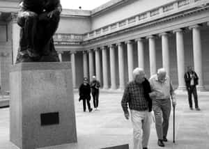 Legionof Honor Courtyard Visitors Wallpaper