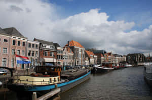 Leiden Canal Housesand Boats Wallpaper