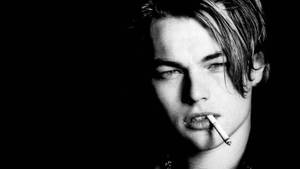 Leonardo Dicaprio With Cigarette Wallpaper