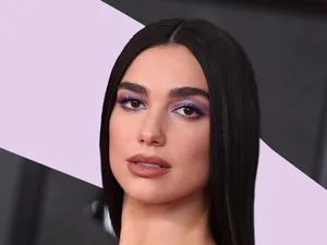 Let Your Eye Look Pop With Purple Eye Shadow Wallpaper