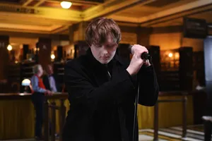 Lewis Capaldi Vevo Lift Artist 2019 Wallpaper