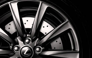 Lexus Logo On Rim Wallpaper