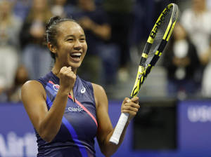 Leylah Fernandez Intensely Focused During A Match At Us Open Wallpaper