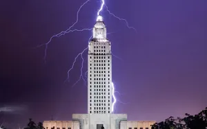 Lightning Strikeat Louisiana State Capitol Baton Rouge Wallpaper