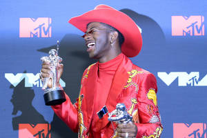 Lil Nas X Vma 2019 Trophies Wallpaper