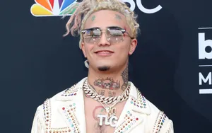 Lil Pump Rocking His Signature Pink Hair Wallpaper