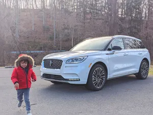 Lincoln Car Hillside Parking Wallpaper