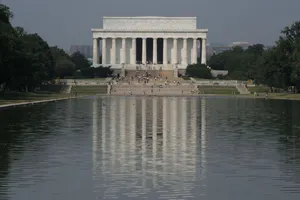 Lincoln Monument Reflection Wallpaper