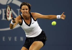 Lindsay Davenport In Action At The Tennis Court Wallpaper