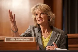 Lisa Murkowski Right Hand Raised Wallpaper