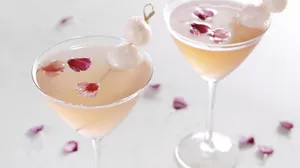 Litchi Juice Fancy Glass Wallpaper