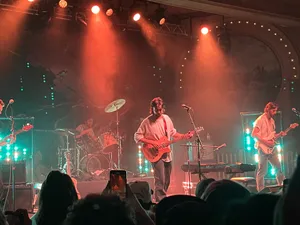 Live Band Performance Stage Lights Wallpaper