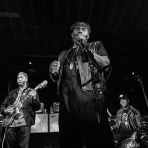 Live Performance Blackand White Wallpaper