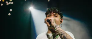 Live Performance Singer Microphone Wallpaper