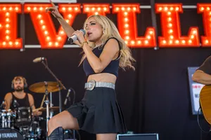 Live Performance Singeron Stage Wallpaper