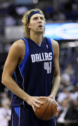 Long-haired Dirk Nowitzki Wallpaper