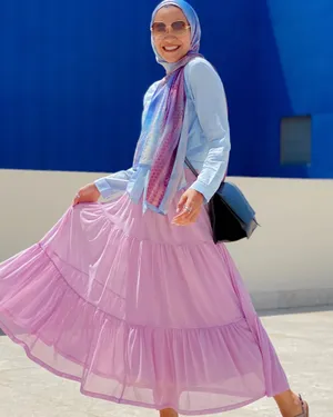 Look Stylish And Fashionable With This Dark Purple Skirt Wallpaper