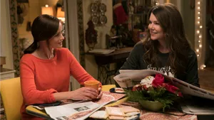 Lorelai And Rory Gilmore Enjoy A Meal In Their Quirky Stars Hollow Dining Area. Wallpaper