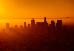 Los Angeles's Blazing Sunset Skyline Wallpaper