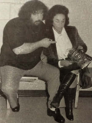 Lou Albanoand Michael Jackson Behind The Scenes Wallpaper