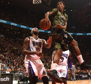 Lou Williams In Camo Raptors Jersey Wallpaper