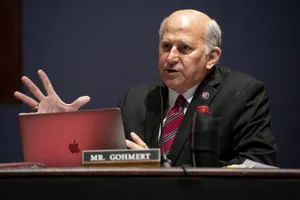 Louie Gohmert Using Macbook Laptop Wallpaper