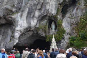 Lourdes Grotto Pilgrims Gathering.jpg Wallpaper