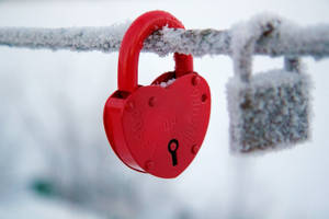 Love Story Padlocked Forever Wallpaper